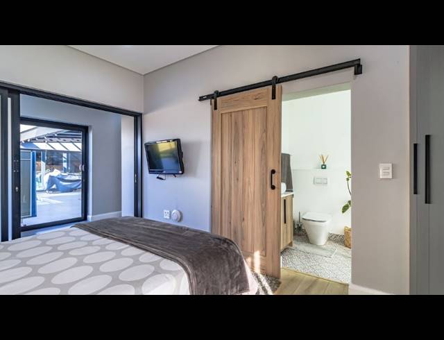 5 BEDROOM FREEHOLD FOR SALE IN MIDSTREAM HEIGHTS